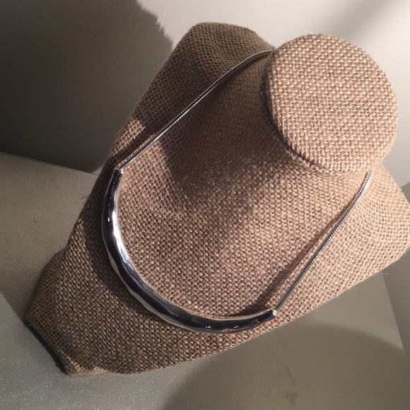 ❗️SOLD❗️ LA LUNE SCULPTED NECKLACE - Picture 2 of 4